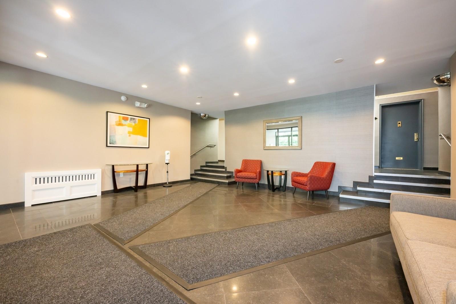 3 Birchwood Court #4F, Mineola, New York image 24