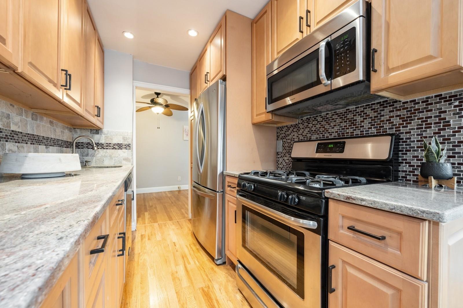 3 Birchwood Court #4F, Mineola, New York image 11