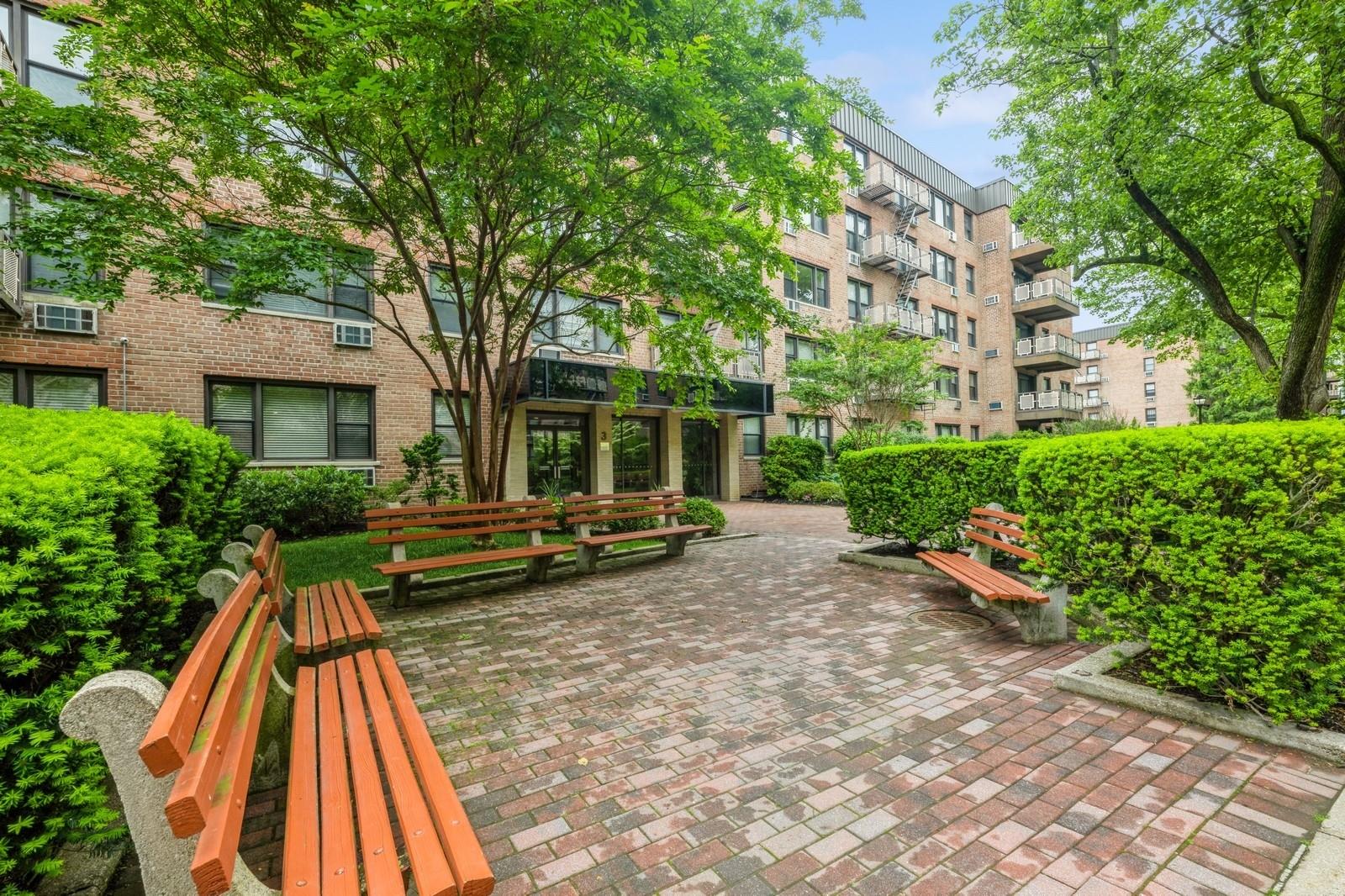 3 Birchwood Court #4F, Mineola, New York image 21