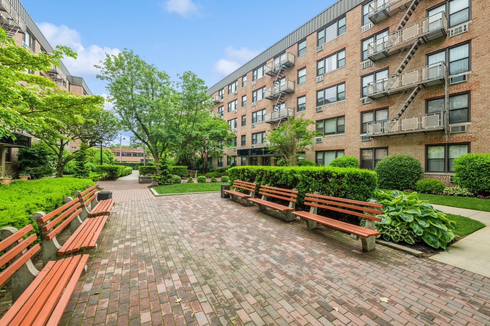 3 Birchwood Court #4F, Mineola, New York image 19