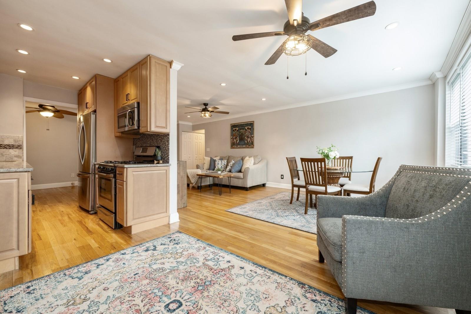 3 Birchwood Court #4F, Mineola, New York image 3