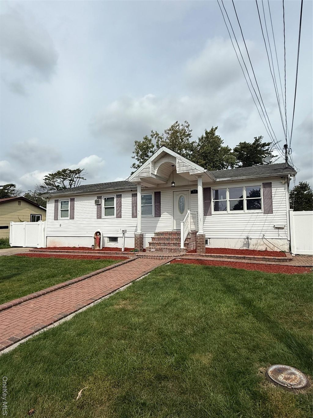 Photo of 11 Taft Street, Brentwood, NY 11717 (MLS # 923211)