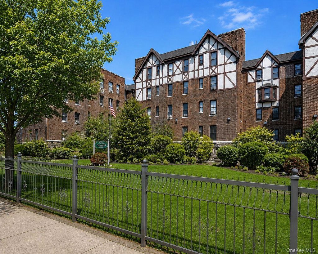 Photo of 16015 Powells Cove Blvd BLVD #C7, Whitestone, NY 11357 (MLS # 999018)