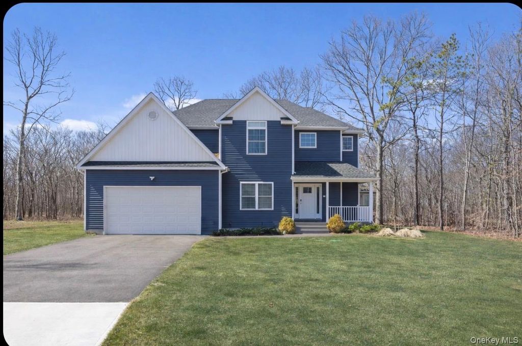 Photo of 32 Florida Avenue, Medford, NY 11763 (MLS # 975813)