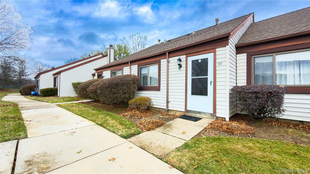 Photo of 98 Whistler Court #98, Middle Island, NY 11953 (MLS # 941862)