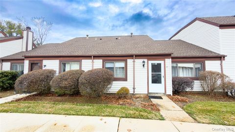 98 Whistler Court 98 Middle Island NY 11953