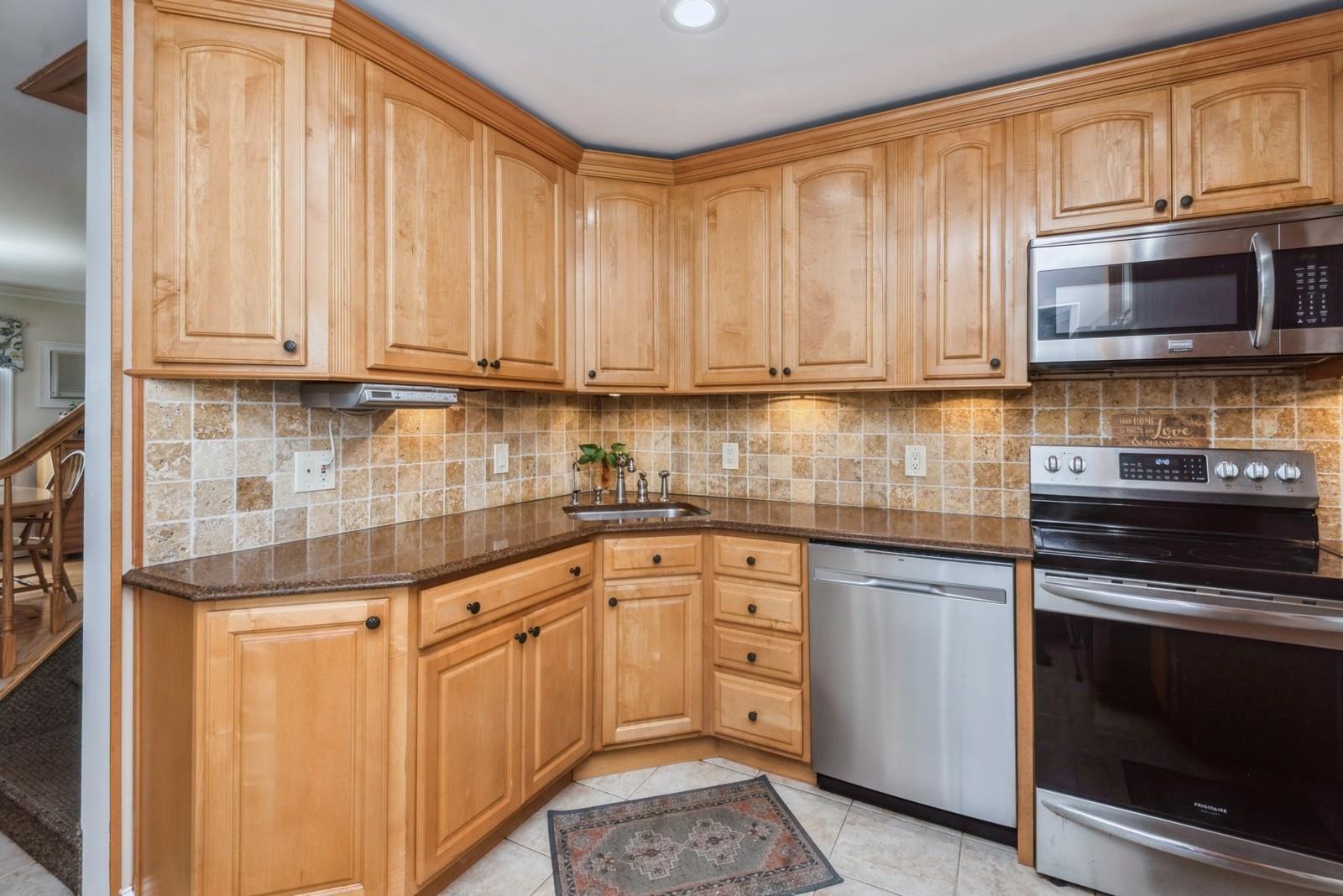 32 Peony Road, Levittown, New York image 5