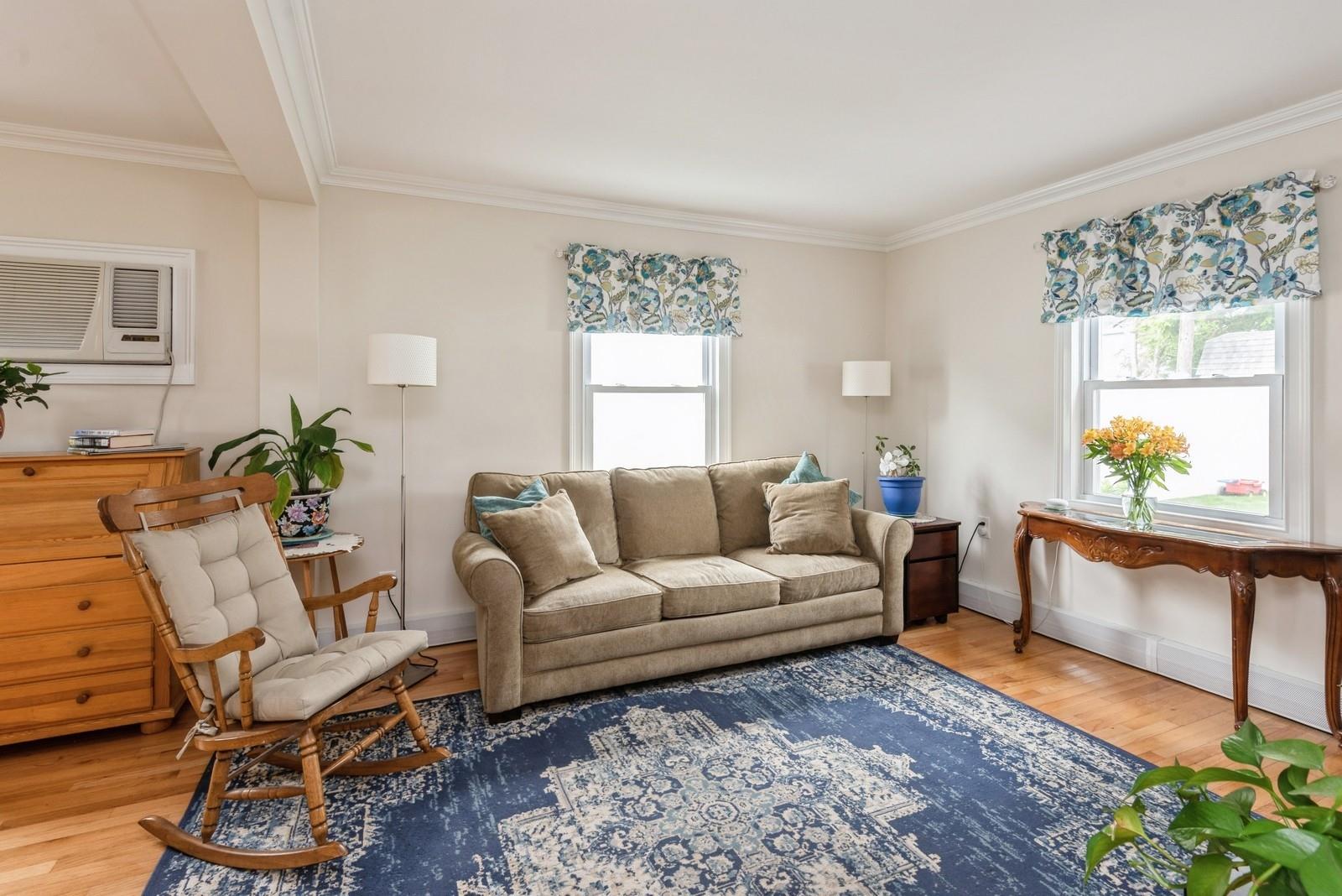 32 Peony Road, Levittown, New York image 9