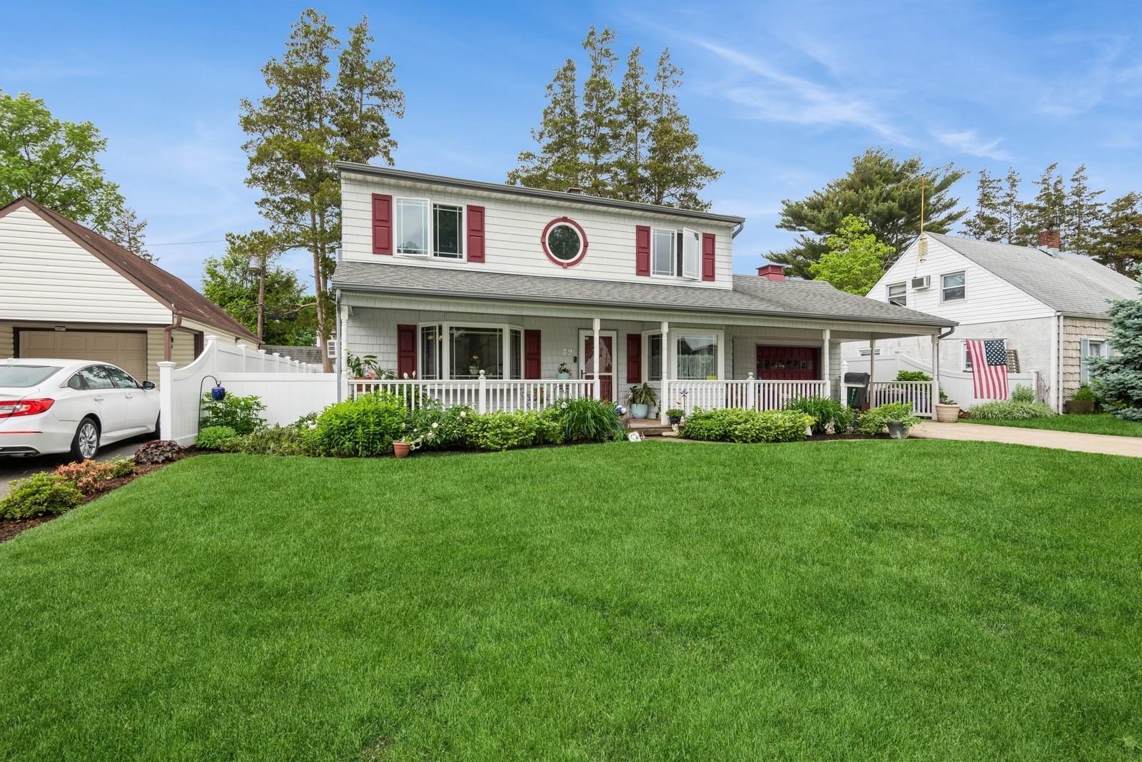 32 Peony Road, Levittown, New York image 2
