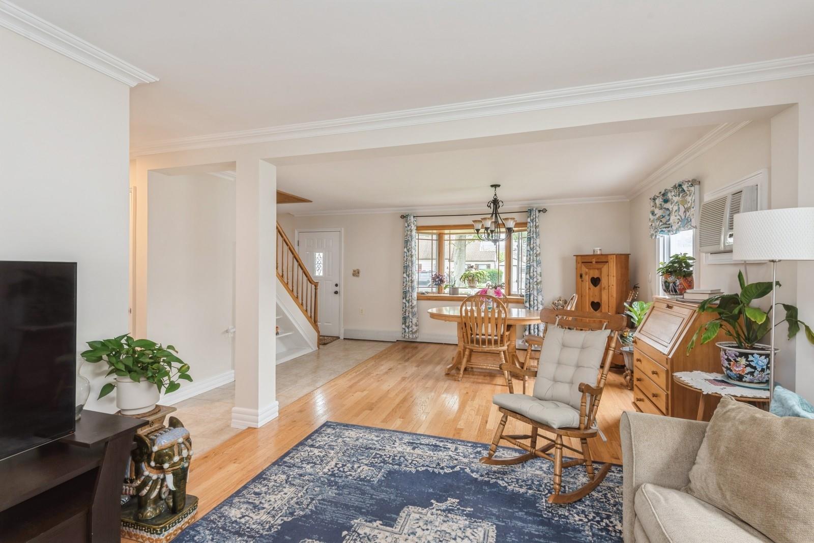 32 Peony Road, Levittown, New York image 11