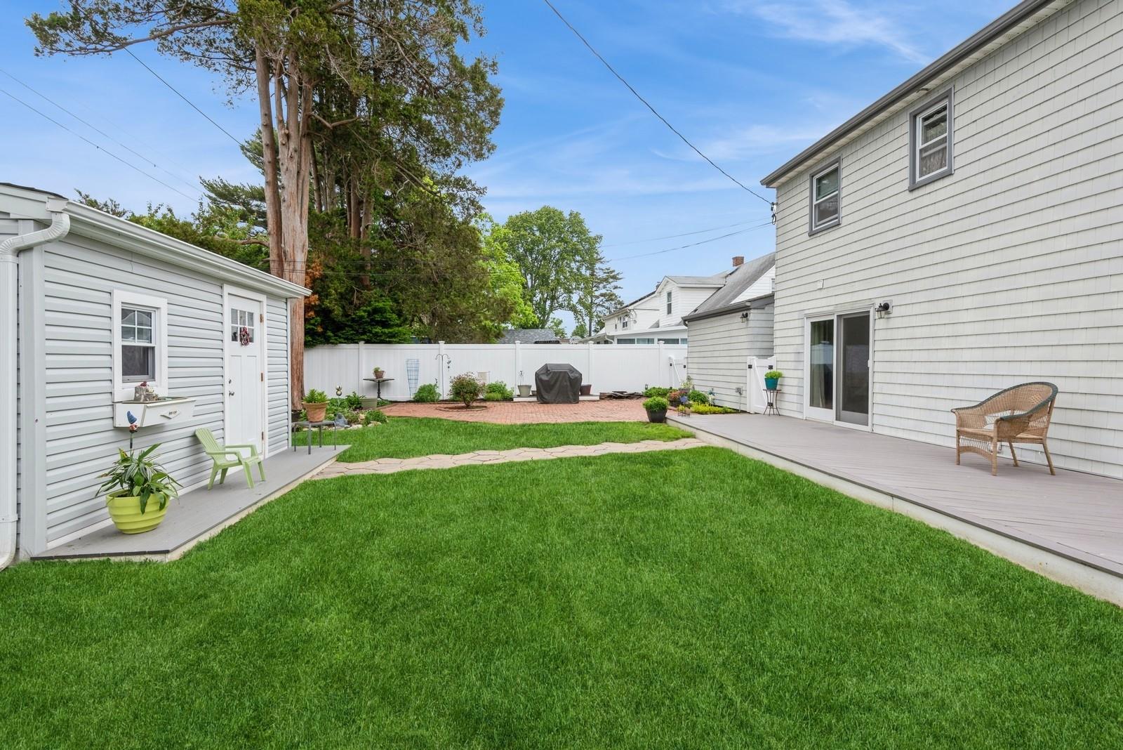 32 Peony Road, Levittown, New York image 22