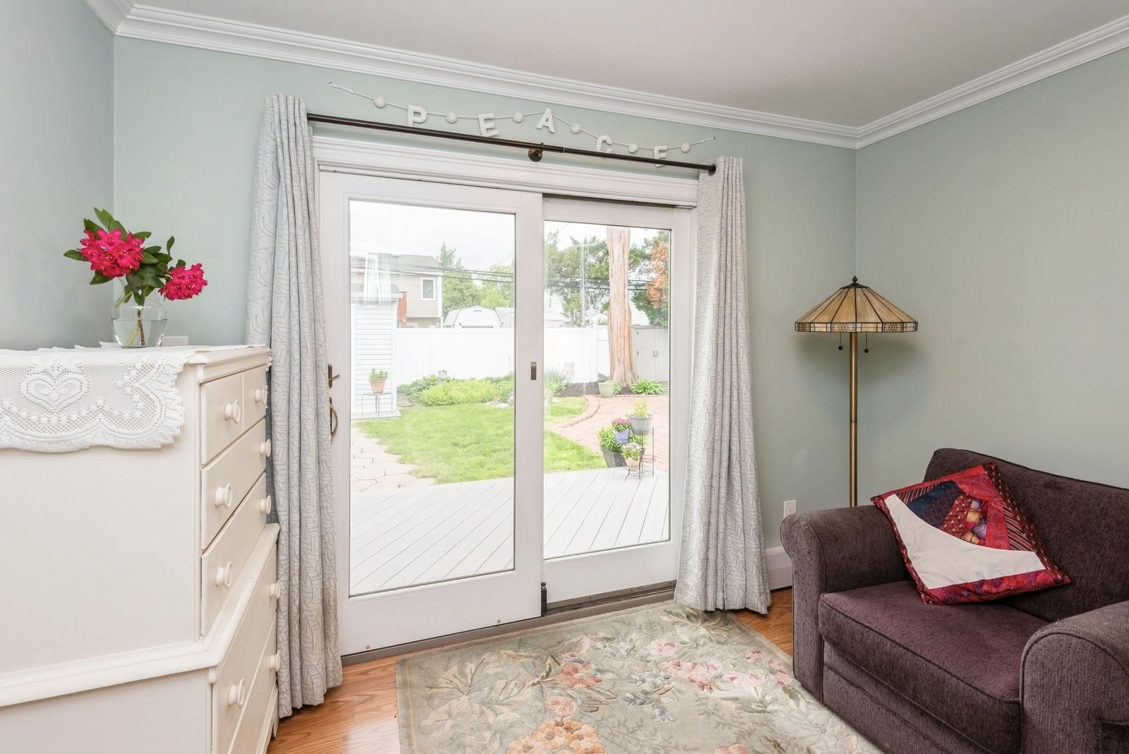 32 Peony Road, Levittown, New York image 18