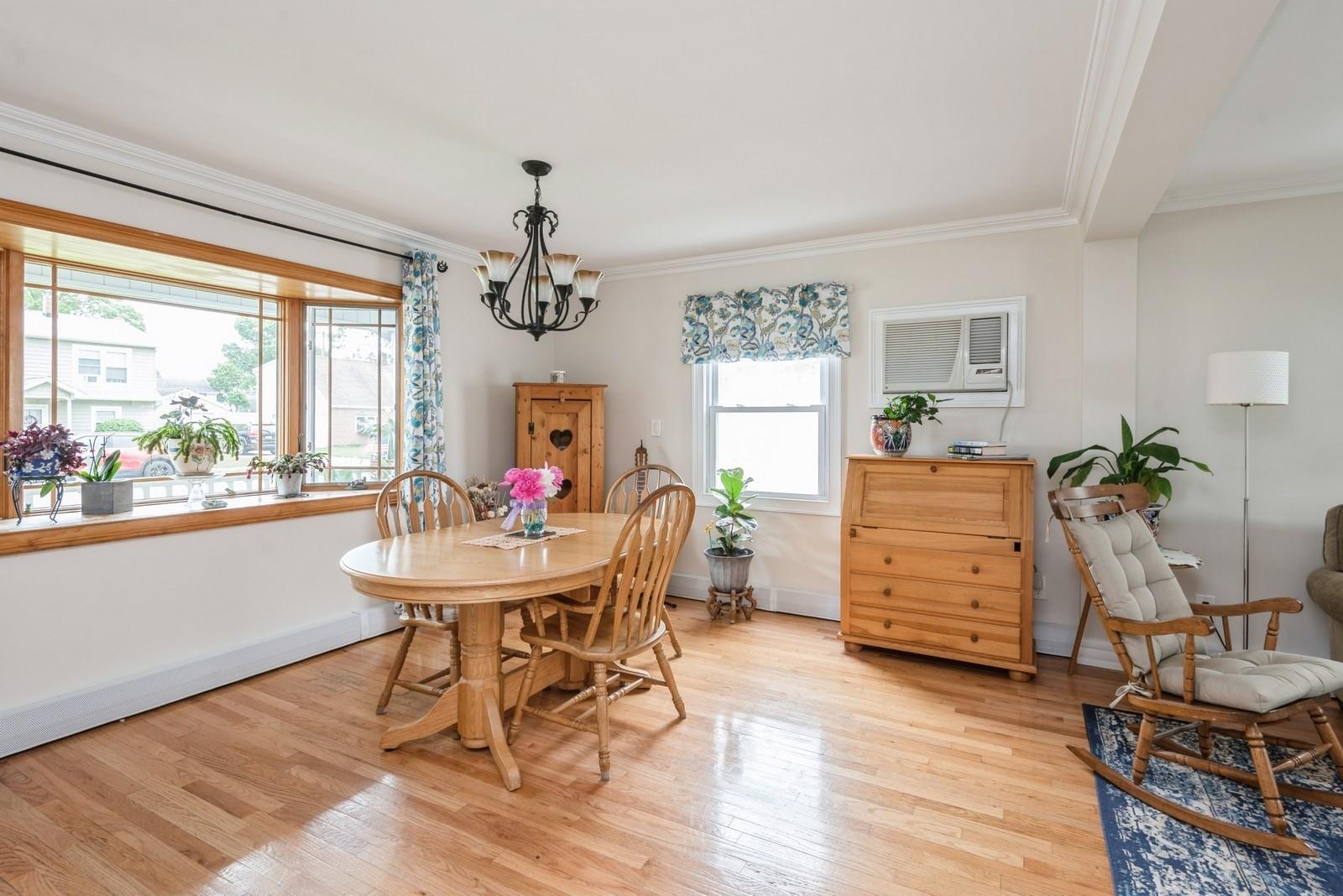 32 Peony Road, Levittown, New York image 8
