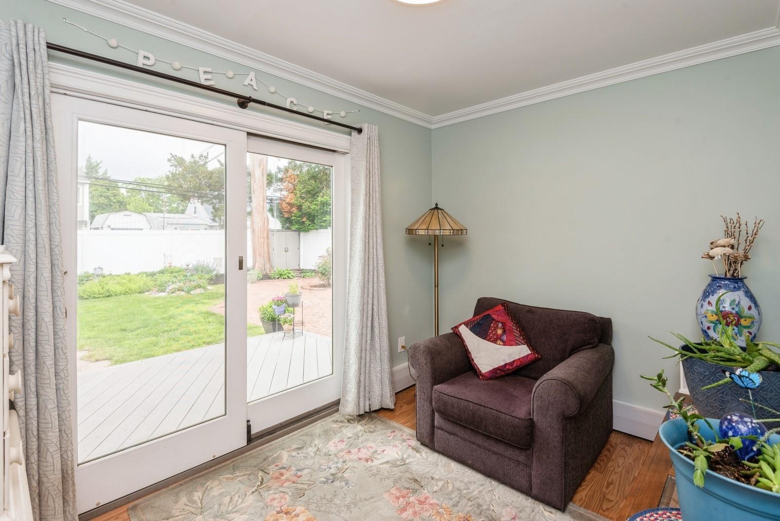 32 Peony Road, Levittown, New York image 19