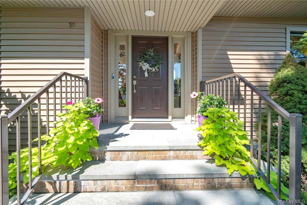 Photo of 10 Tradewinds Drive, Bayville, NY 11709 (MLS # 961367)