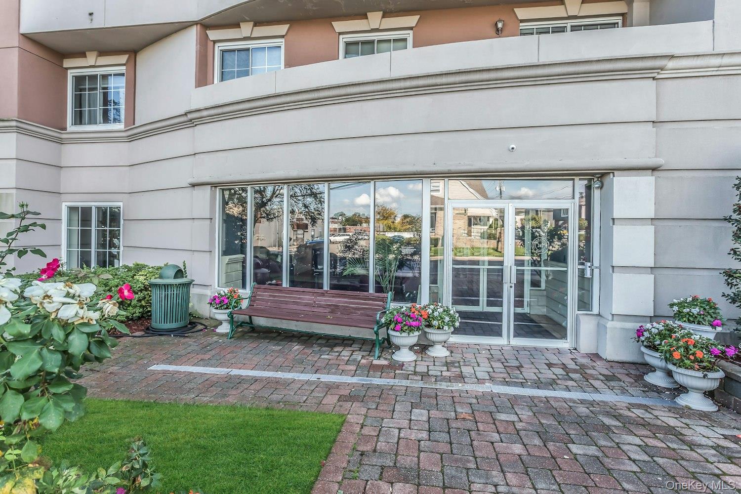 242 MAPLE Avenue 513