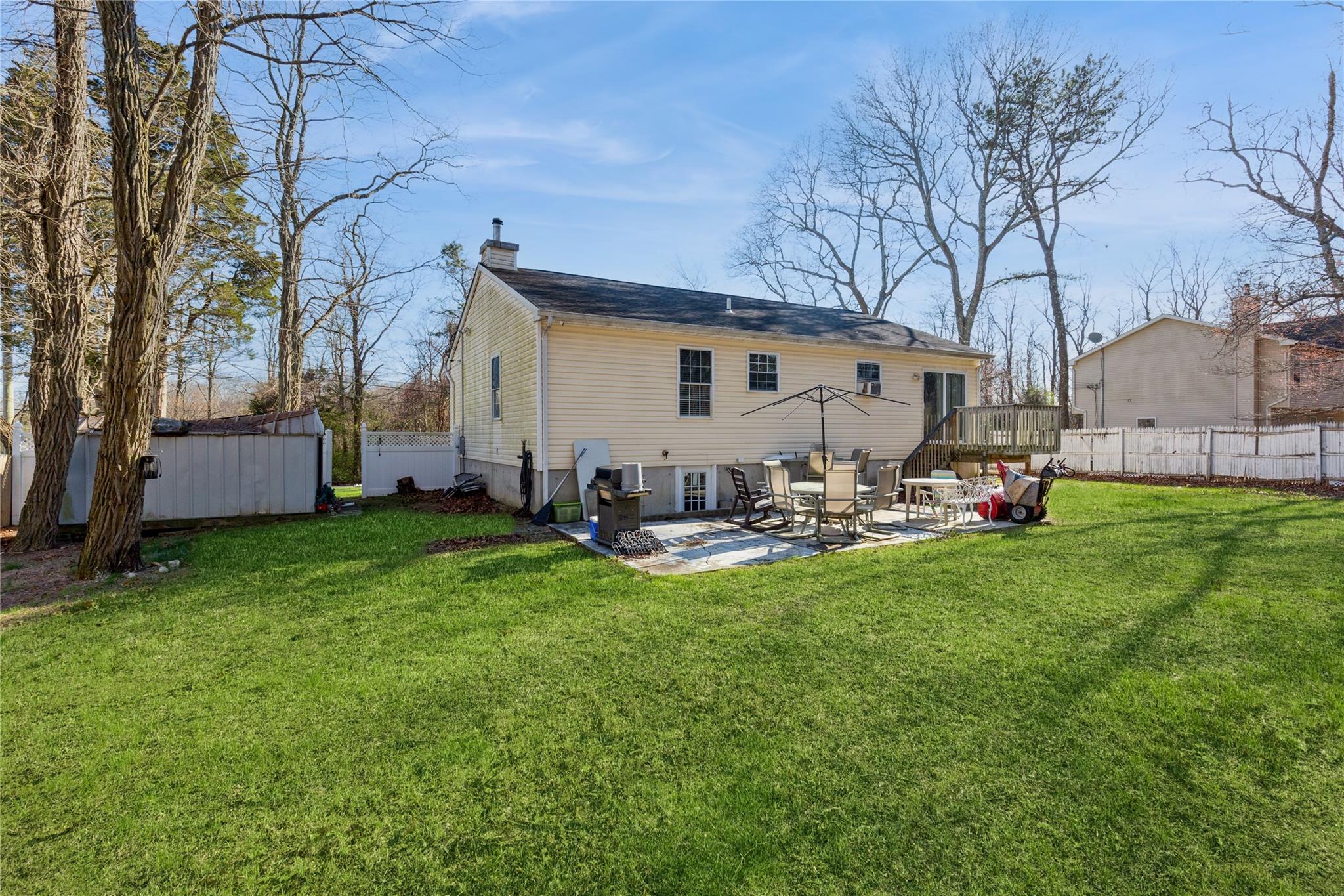 7 Baldwin Court, Medford, New York image 4