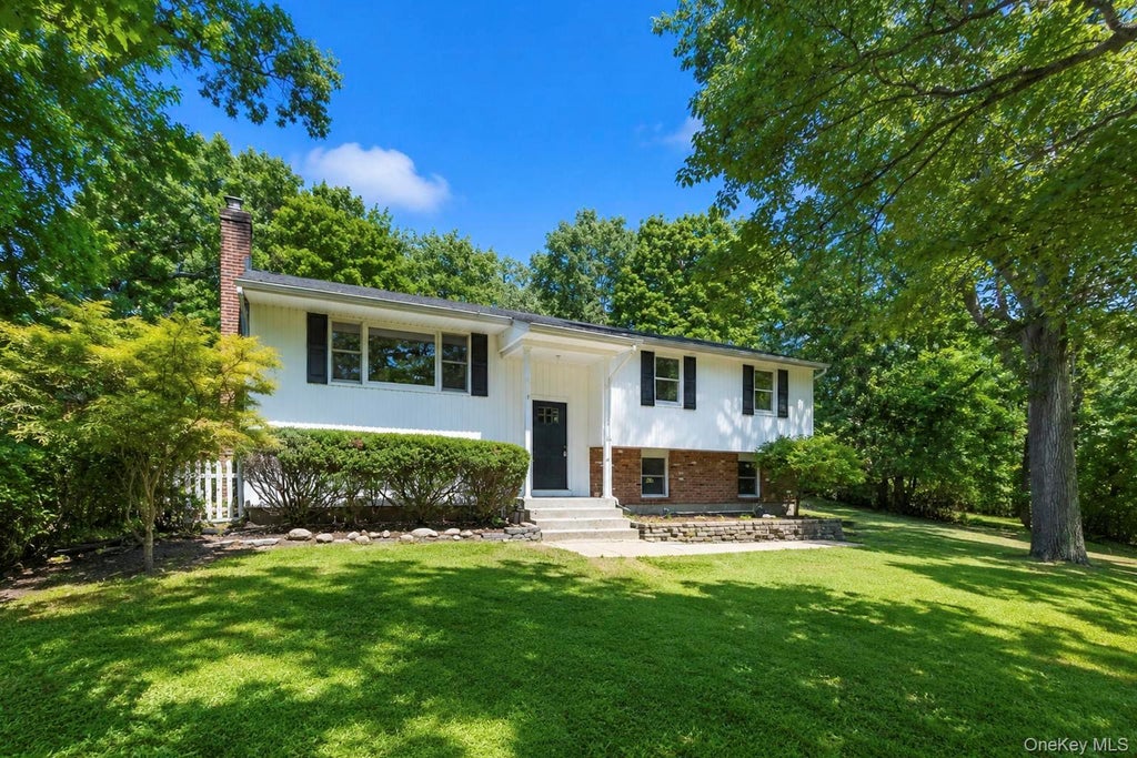 Photo of 42 Noahs Path, Rocky Point, NY 11778 (MLS # 1041752)