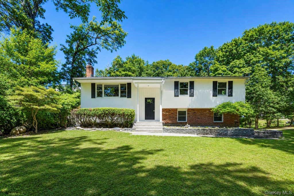 Photo of 42 Noahs Path, Rocky Point, NY 11778 (MLS # 1041752)