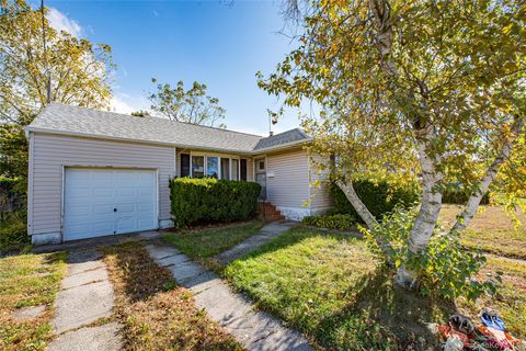 Photo of 710 S 4th Street, Lindenhurst, NY 11757 (MLS # 923586)