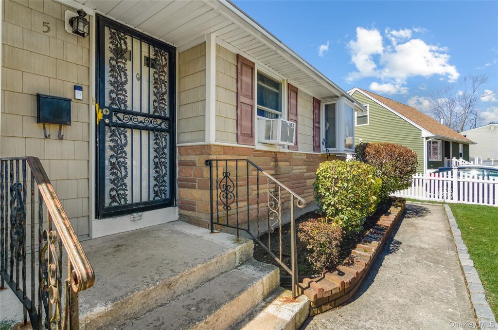 Photo of 5 S Ronald Drive S, Amityville, NY 11701 (MLS # 992611)