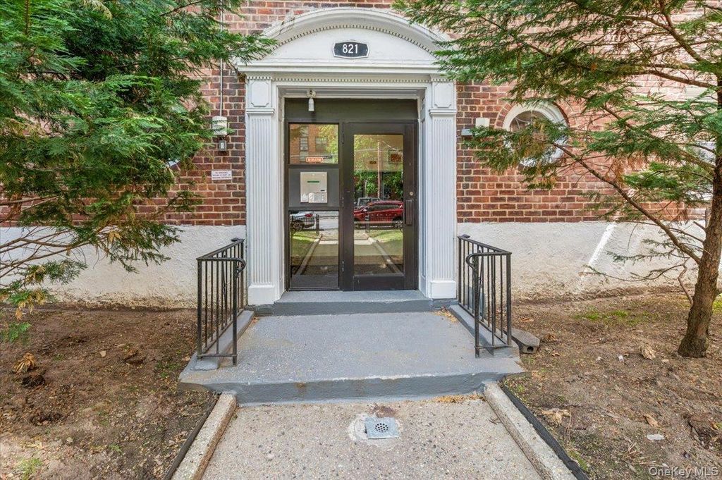 Photo of 821 Bronx River Road #4D, Bronxville, NY 10708 (MLS # 986156)