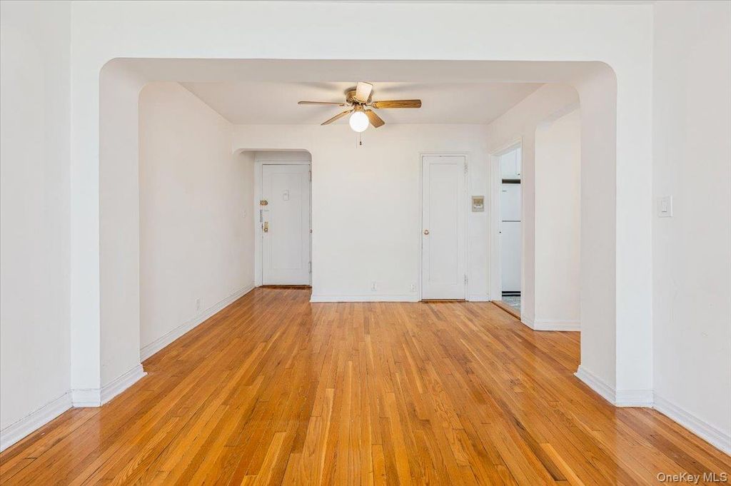 Photo of 821 Bronx River Road #4D, Bronxville, NY 10708 (MLS # 986156)