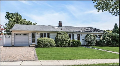 Homes For Sale - 2 Arbor Road<br/> Syosset, NY 11791