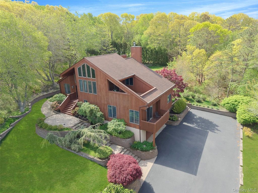 Photo of 72 Jean Court, Riverhead, NY 11901 (MLS # 1006816)