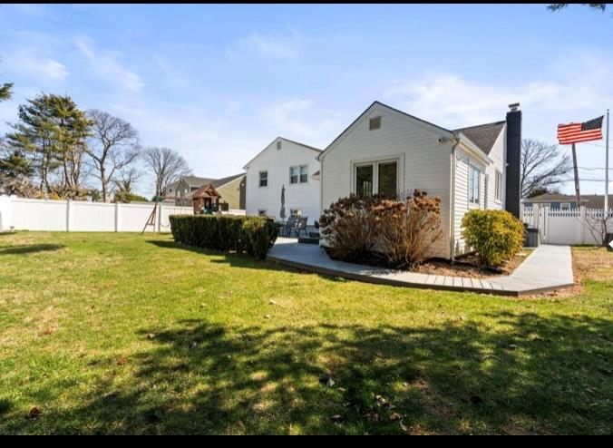 66 Herbert Avenue, Massapequa Park, New York image 3