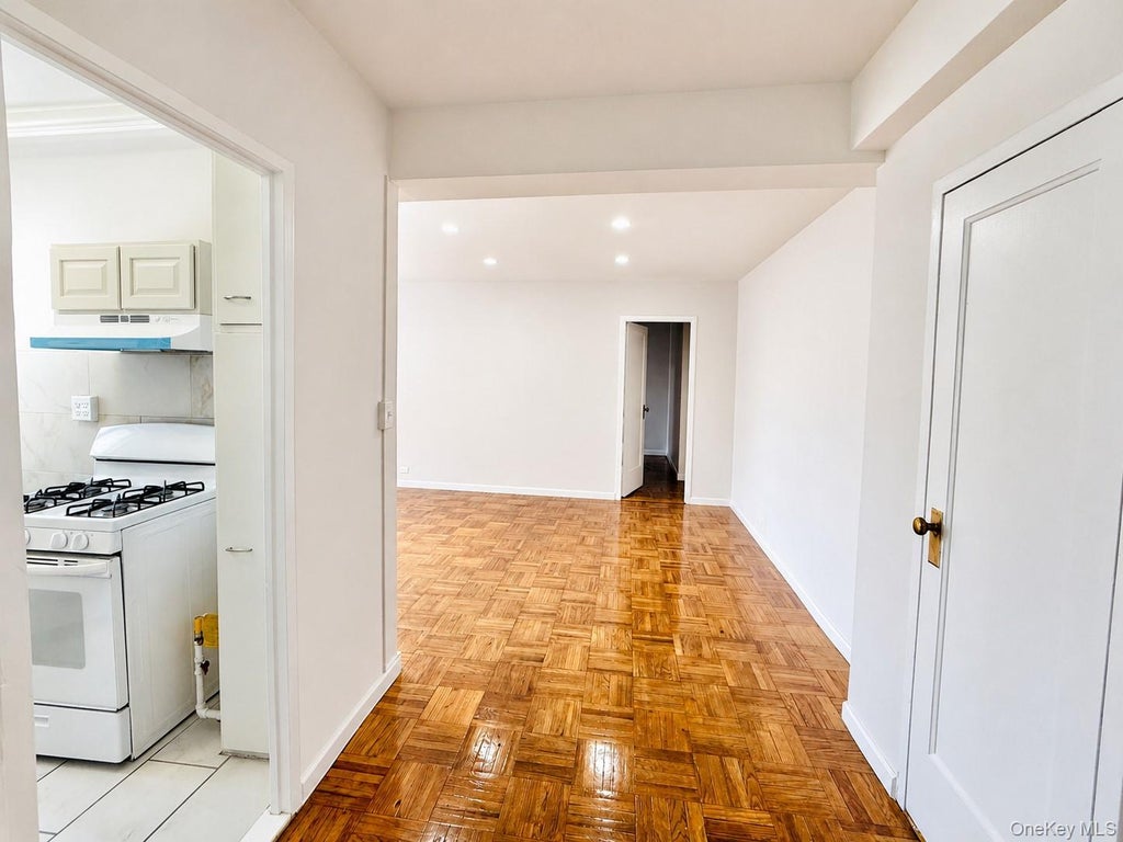 Photo of 1469 East Avenue #8G, Bronx, NY 10462 (MLS # 1042938)