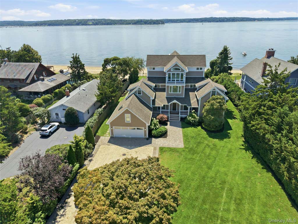 Photo of 255 Asharoken Avenue, Northport, NY 11768 (MLS # 1041856)