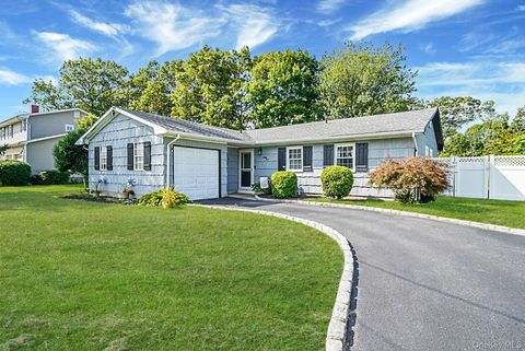 Photo of 21 Coleridge Road, Holbrook, NY 11741 (MLS # 913903)