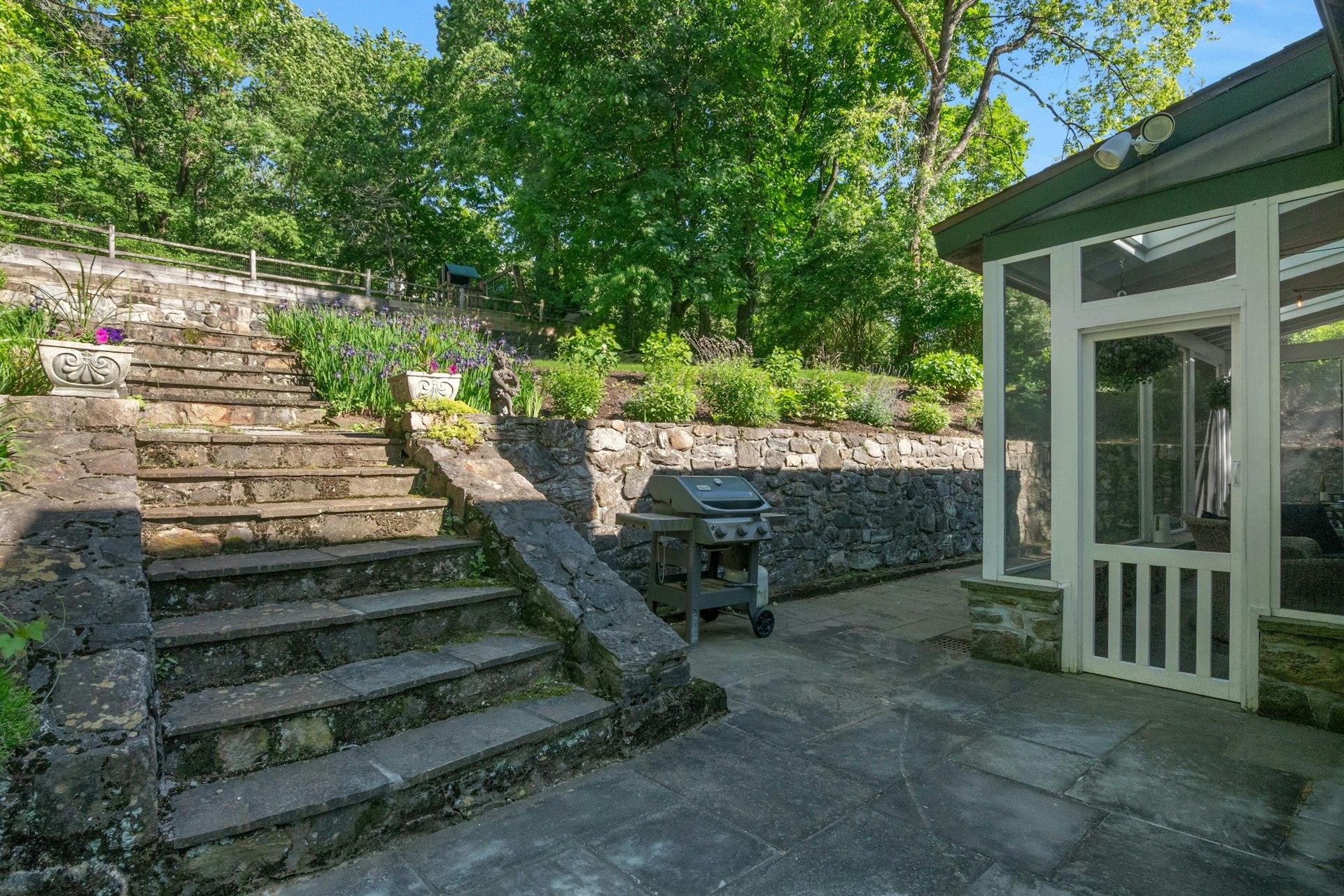 588 Scarborough Road, Briarcliff Manor, New York image 40