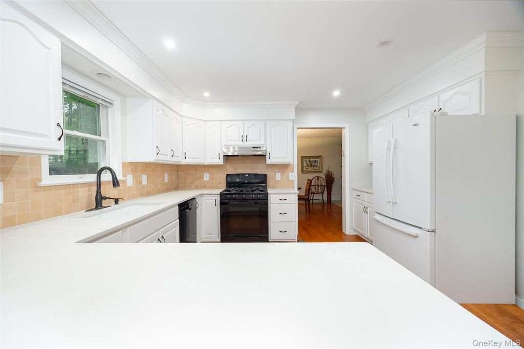 Photo of 11 Trotter Lane, Poughkeepsie, NY 12603 (MLS # 997007)