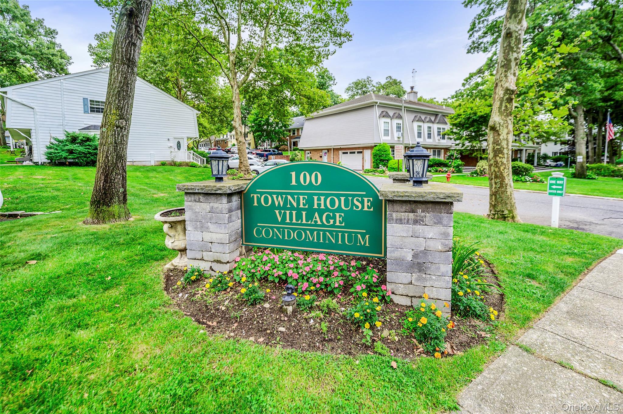 718 Towne House Village - Photo 2
