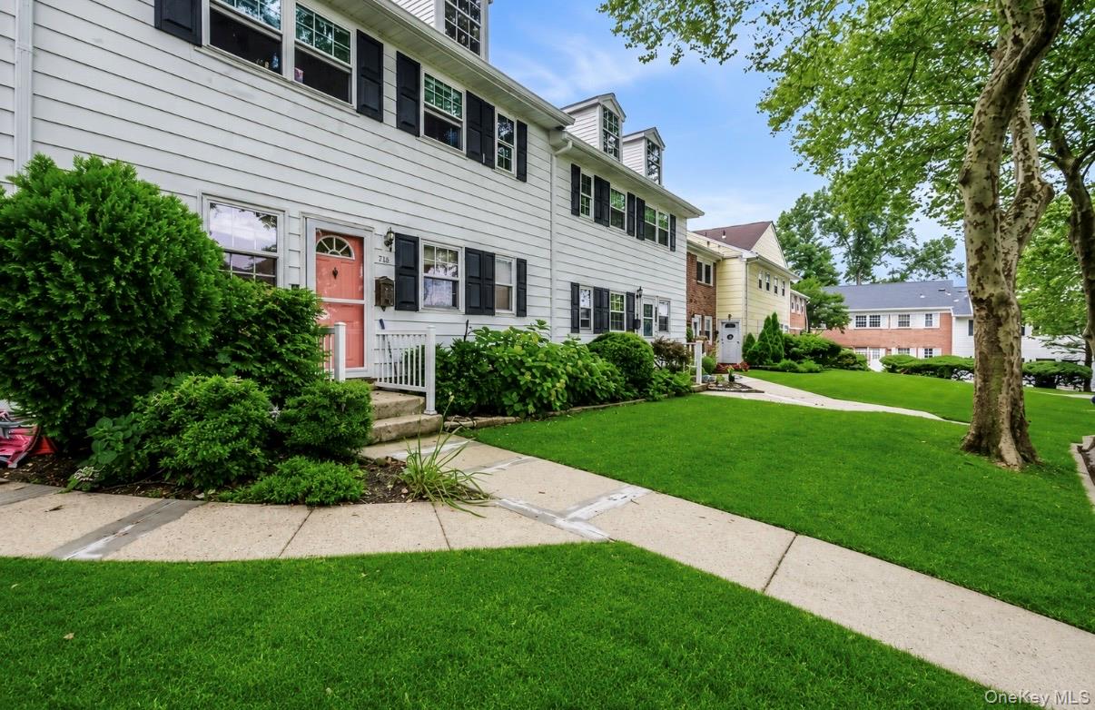718 Towne House Village - Photo 3