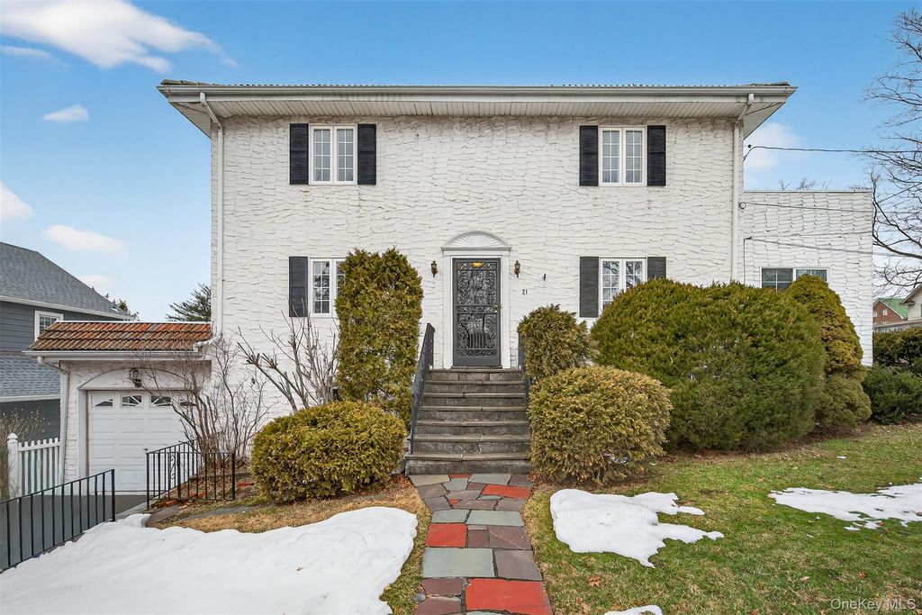 Photo of 21 Lawrence Place, Pelham, NY 10803 (MLS # 964297)