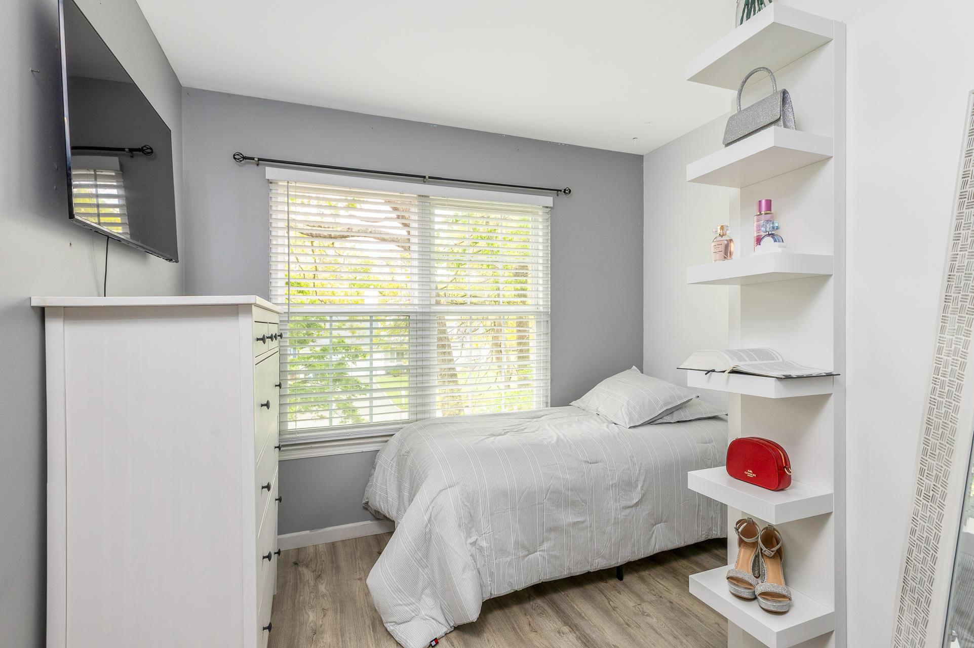 11 Samantha Drive, Coram, New York image 19