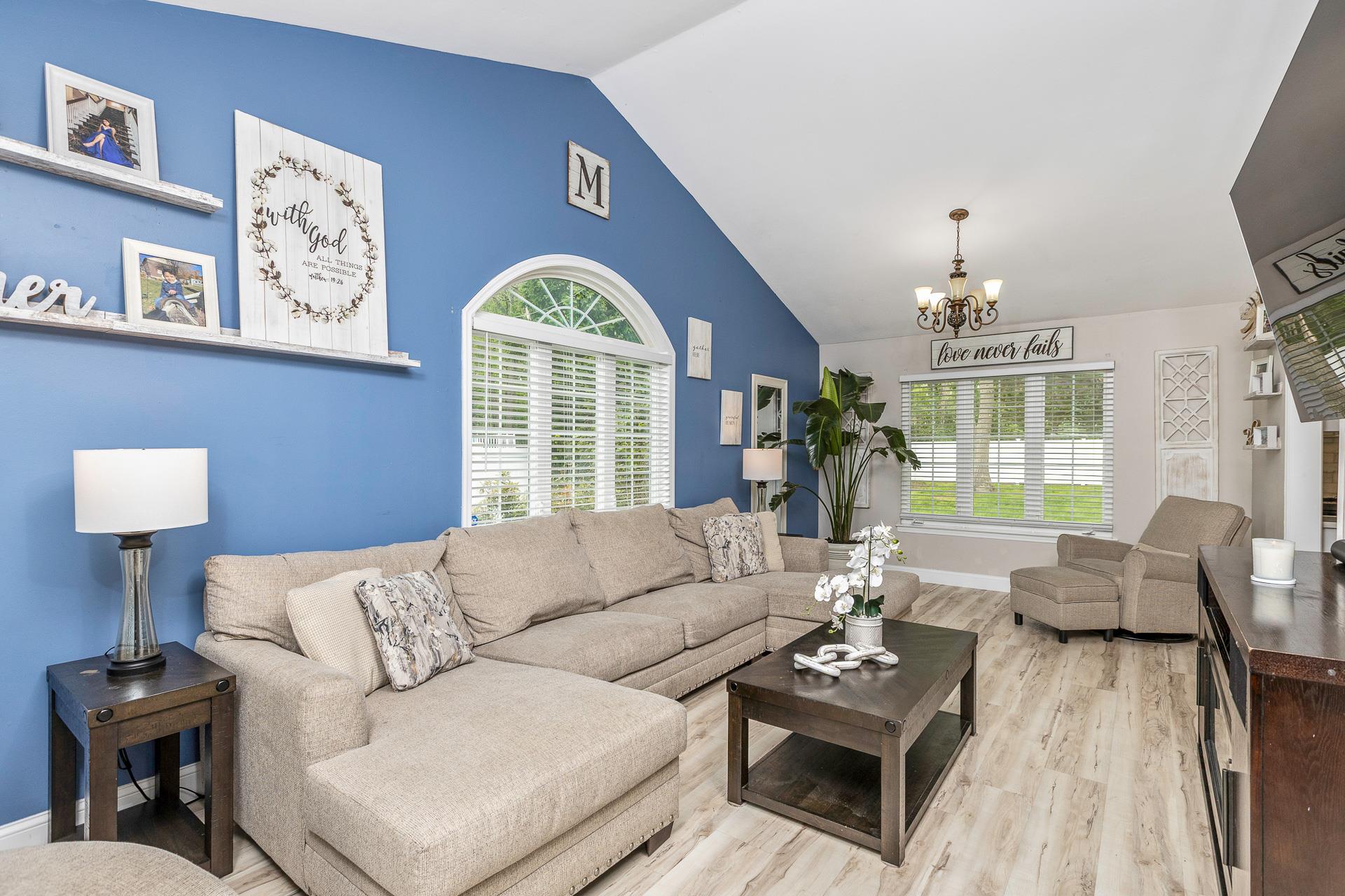 11 Samantha Drive, Coram, New York image 13