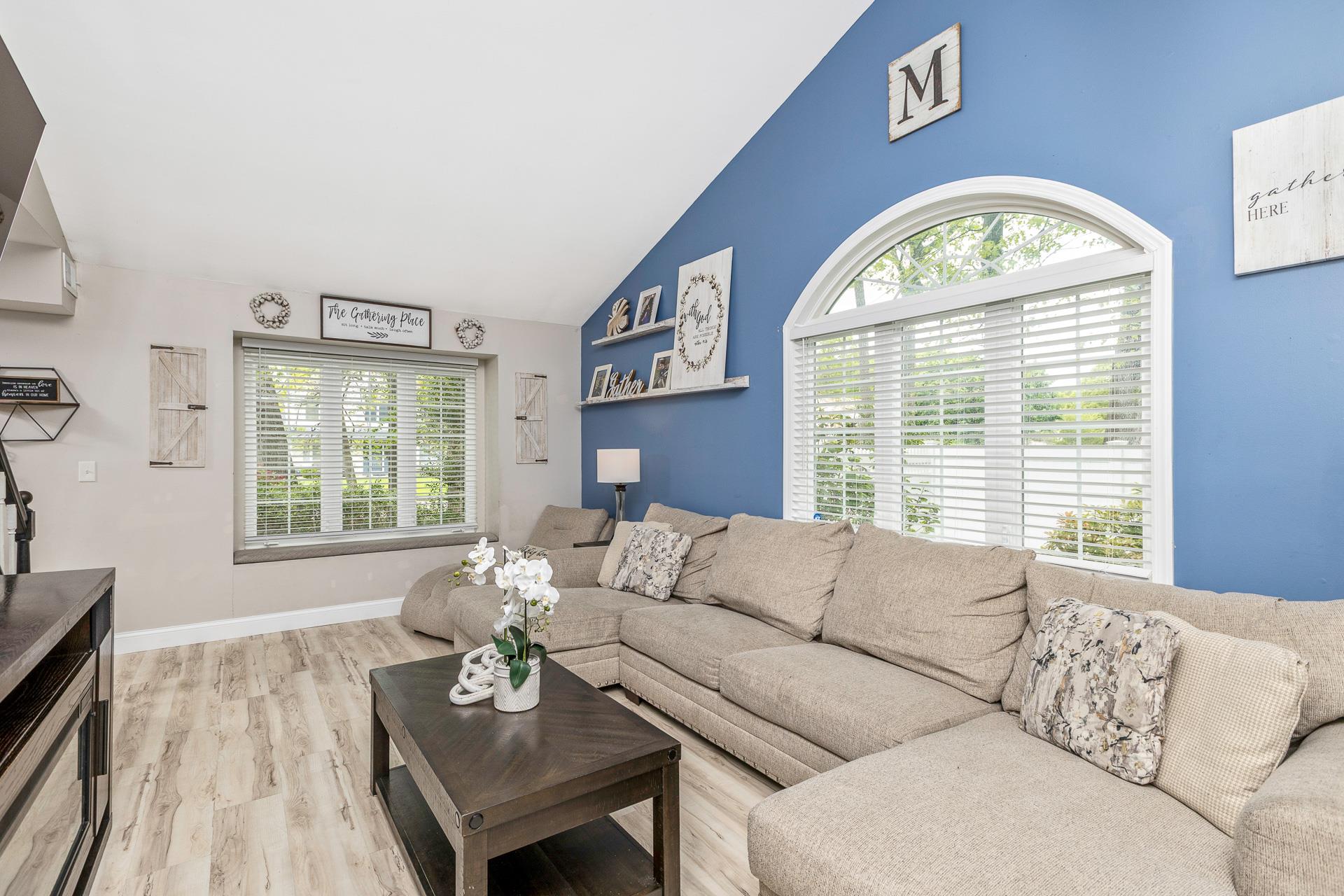 11 Samantha Drive, Coram, New York image 14