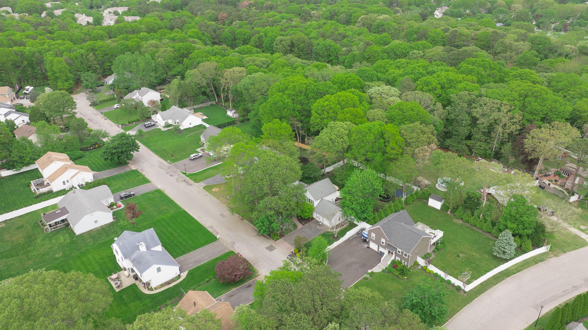 11 Samantha Drive, Coram, New York image 34