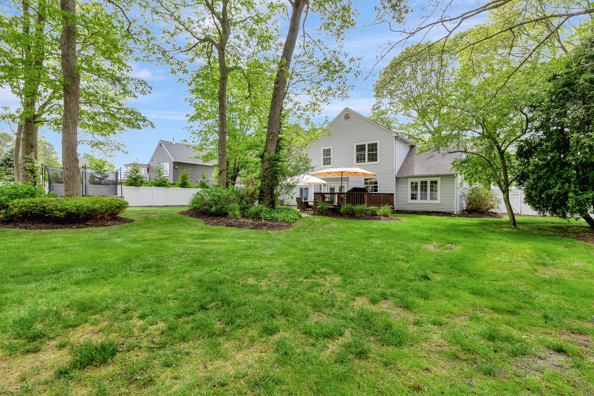 11 Samantha Drive, Coram, New York image 29