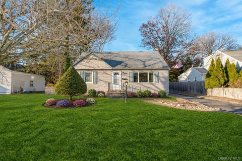 Homes For Sale - 116 E 13th Street<br/> Suffolk County, Huntington Station, NY 11746