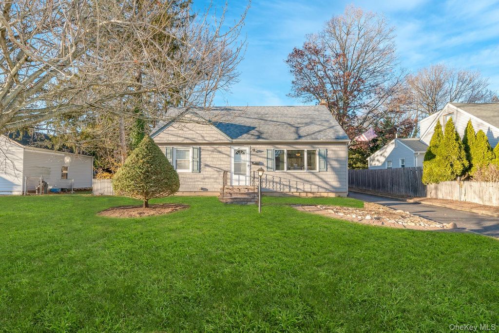 Photo of 116 E 13th Street, Huntington Station, NY 11746 (MLS # 994359)