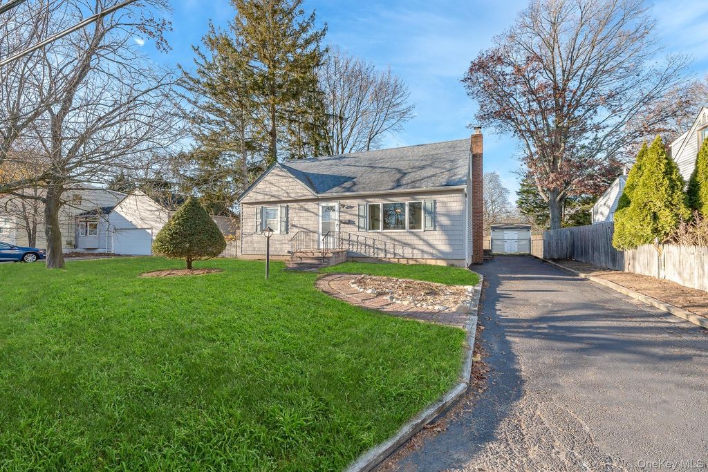 Photo of 116 E 13th Street, Huntington Station, NY 11746 (MLS # 994359)