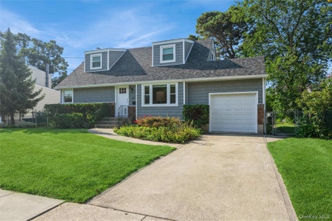 Homes For Sale - 216 N Hawthorne Street<br/> Massapequa, NY 11758