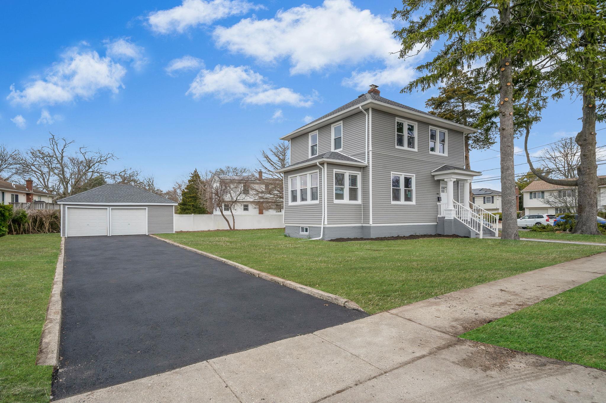 141 Park Avenue, Lindenhurst, New York image 3