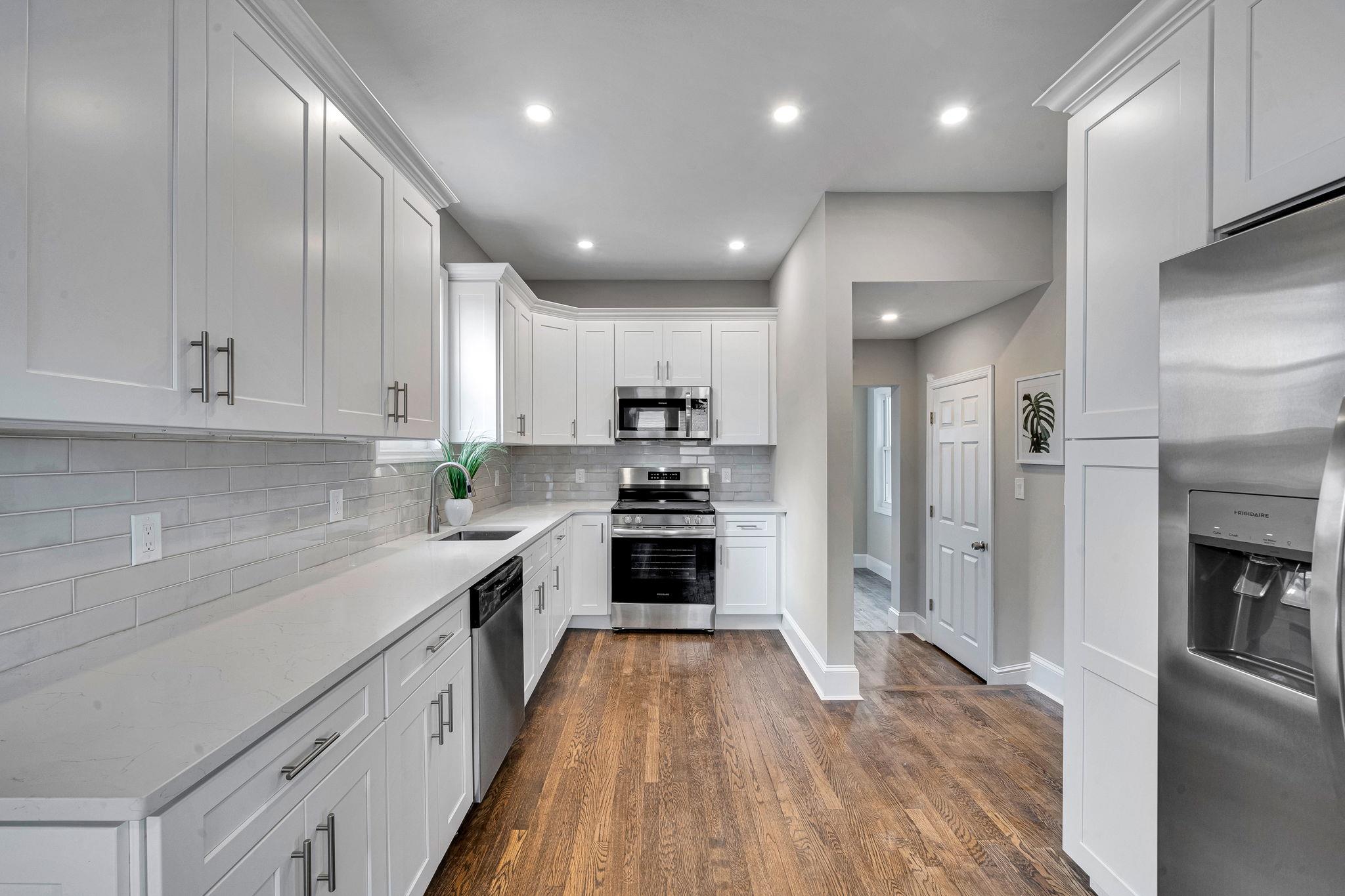 141 Park Avenue, Lindenhurst, New York image 8