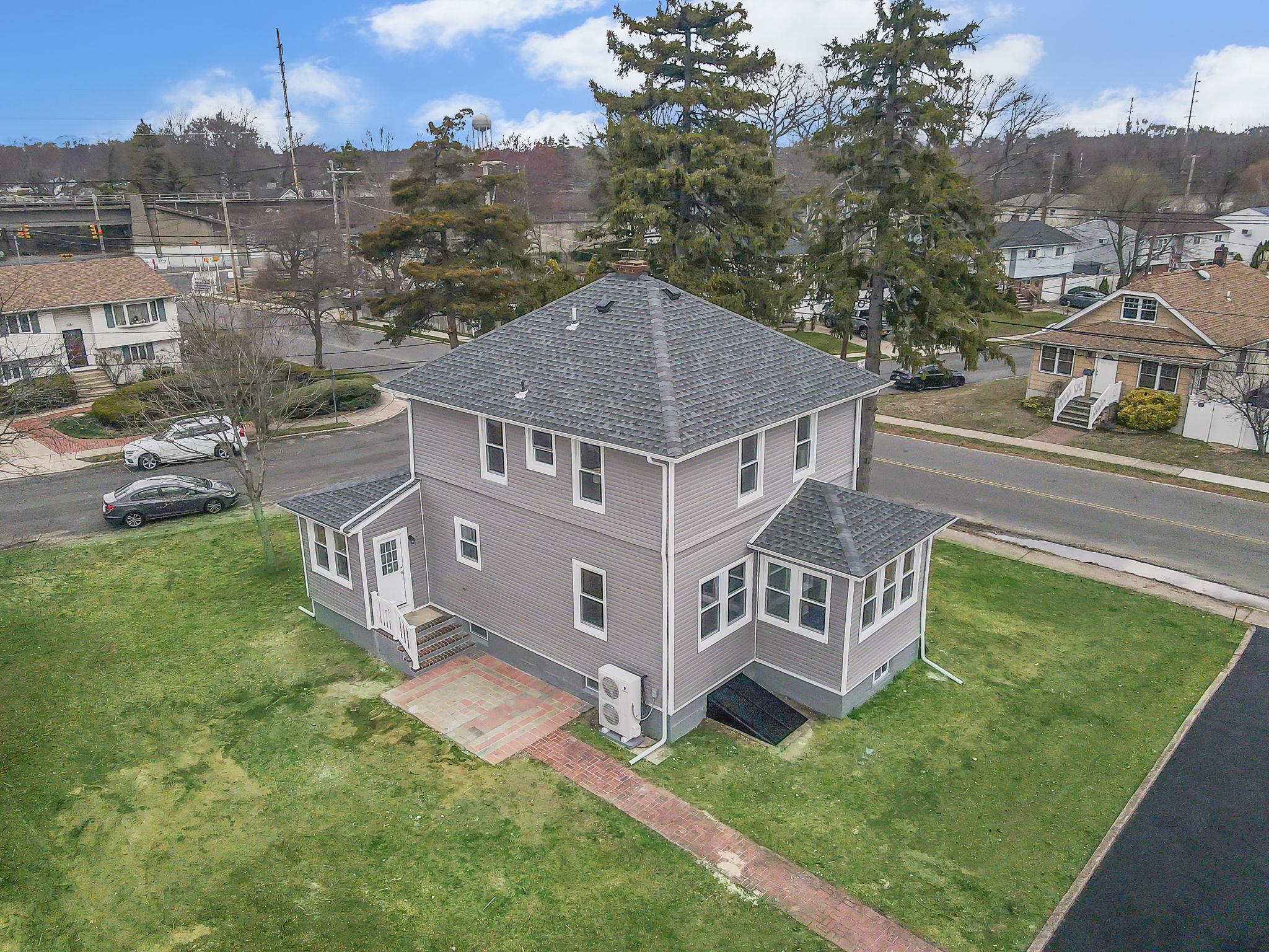 141 Park Avenue, Lindenhurst, New York image 22